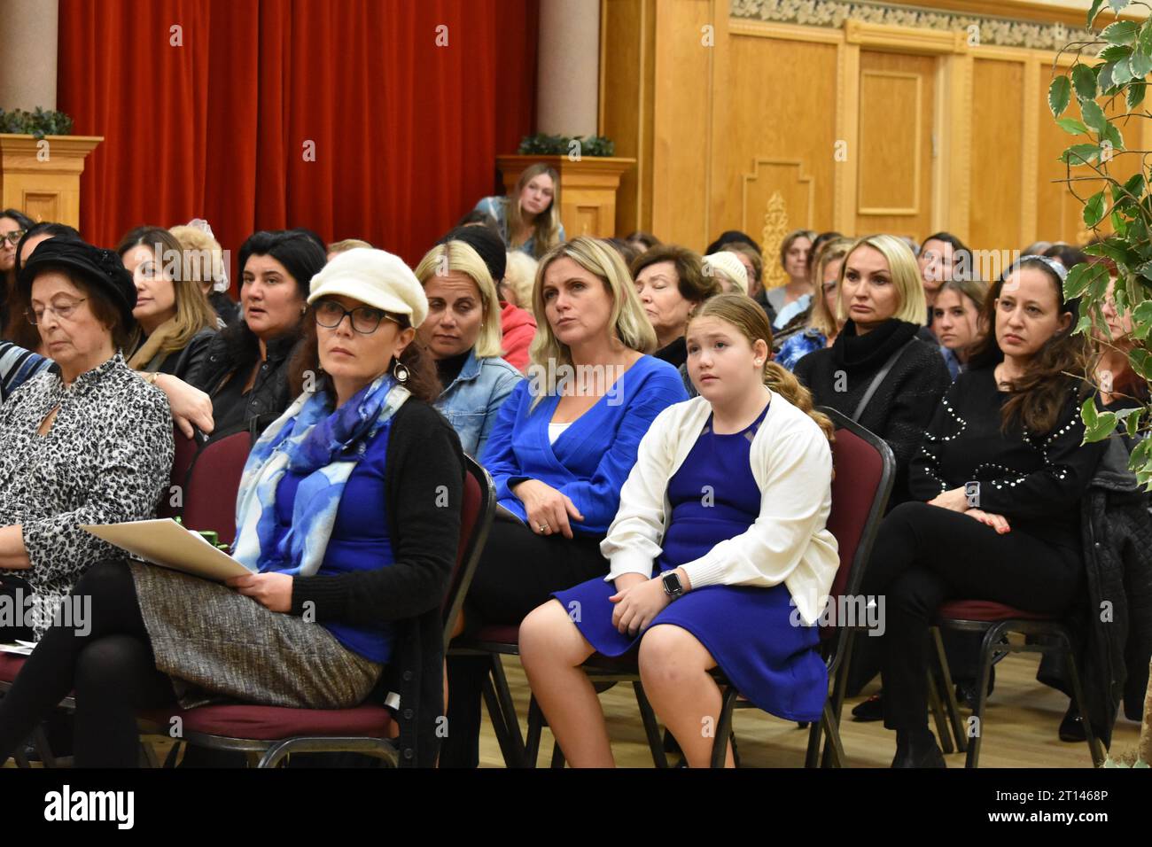 Fair Lawn, United States. 10th Oct, 2023. Worshippers listen to Rabbi Zaltzman at the service as he delivers remarks. Prayer service for Israel held at Bris Avrohom of Fair Lawn in Fair Lawn, New Jersey. Credit: SOPA Images Limited/Alamy Live News Stock Photo