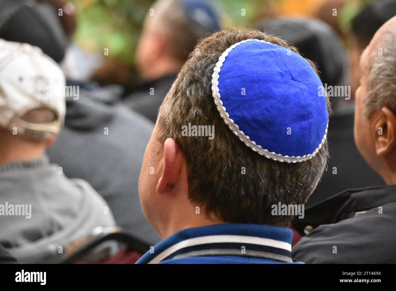 Fair Lawn, United States. 10th Oct, 2023. Worshippers listen to Rabbi Zaltzman during the service as he delivers remarks. Prayer service for Israel held at Bris Avrohom of Fair Lawn in Fair Lawn, New Jersey. Credit: SOPA Images Limited/Alamy Live News Stock Photo