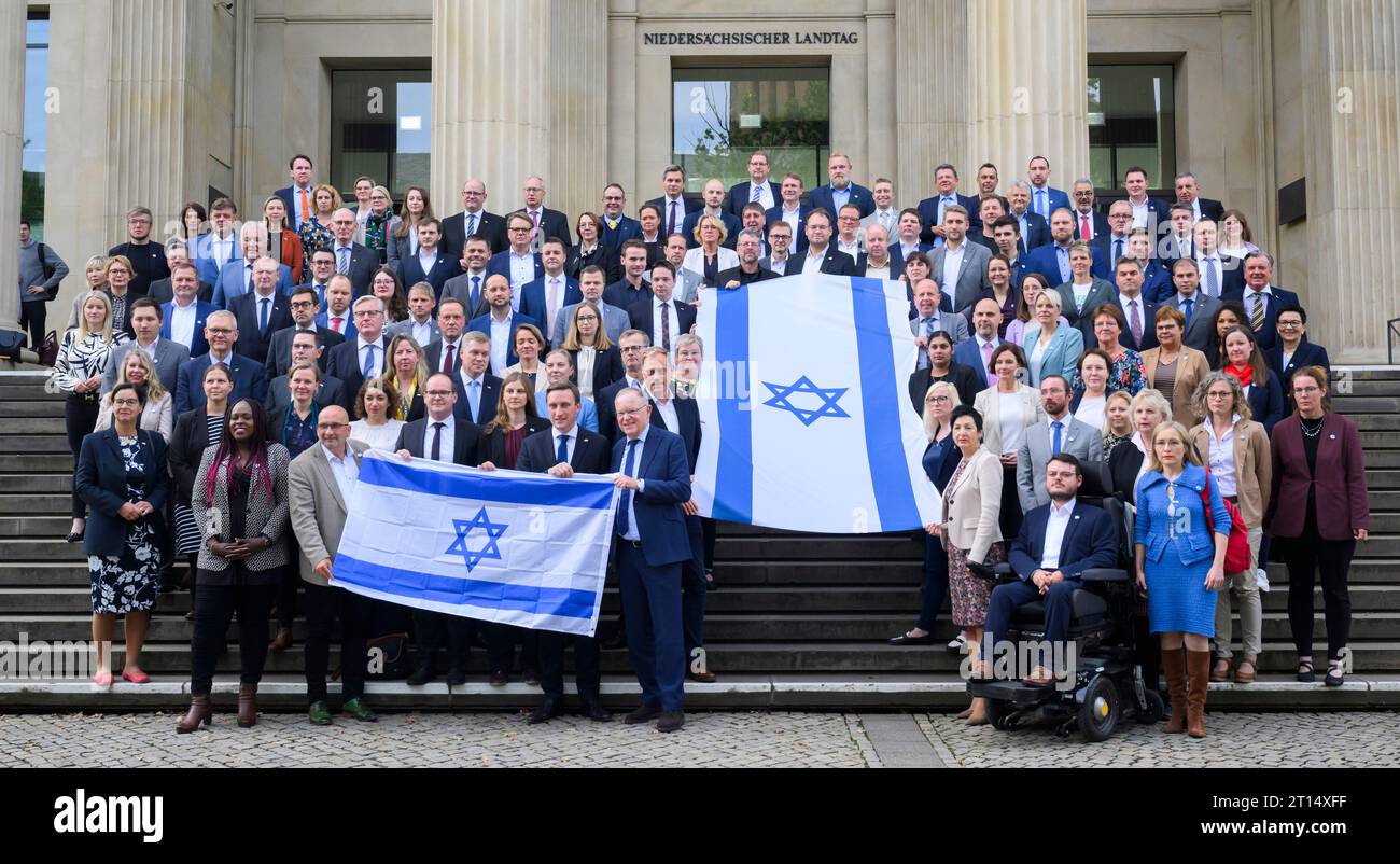 Hanover, Germany. 11th Oct, 2023. The parliamentary groups of SPD, Greens and CDU stand with Israel flags in front of the state parliament of Lower Saxony during a joint photo action. Representatives of all parties expressed solidarity with Israel in the state parliament. Credit: Julian Stratenschulte/dpa/Alamy Live News Stock Photo