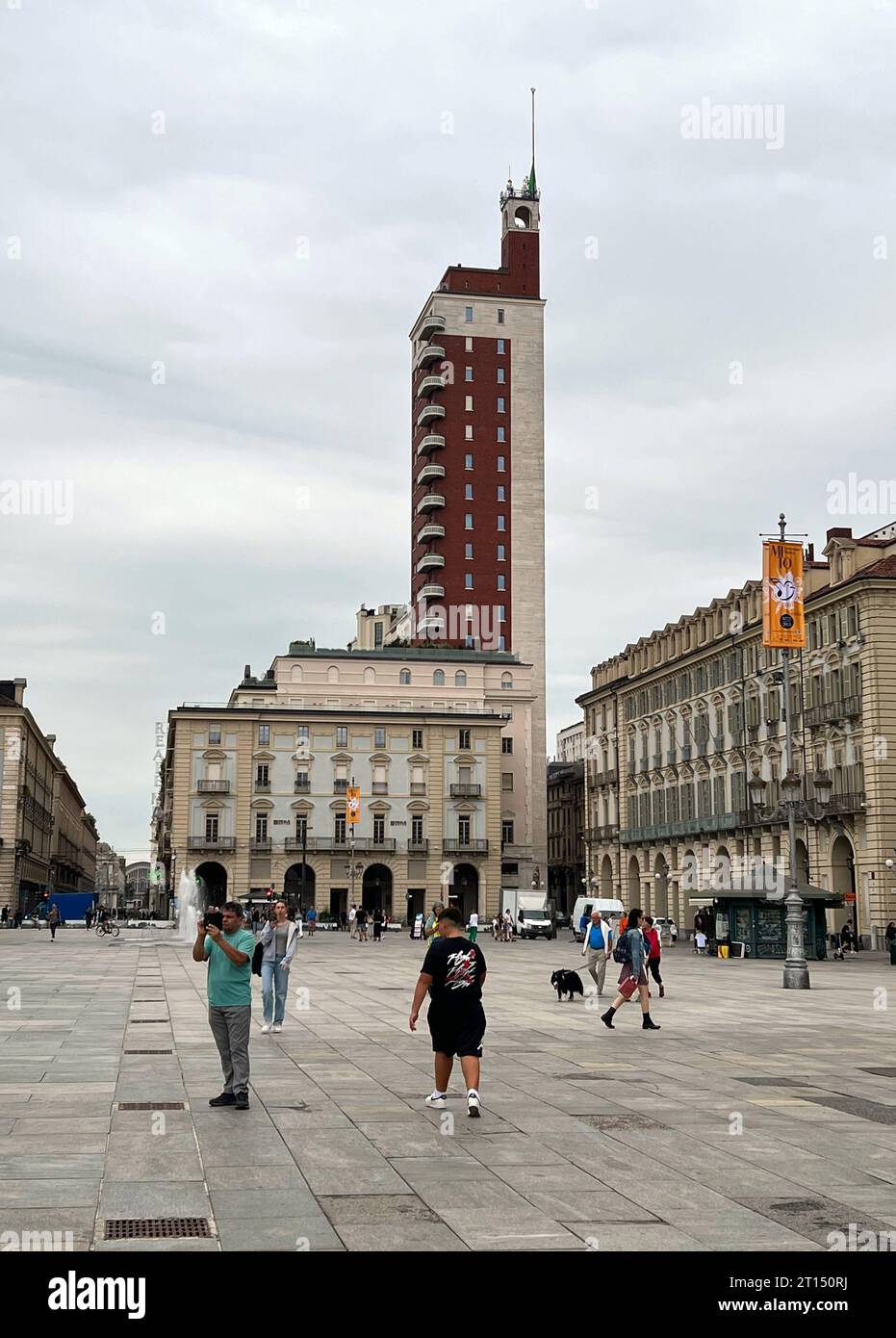 Italien, Turin, 05.09.2023 Turin ist eine Großstadt im Nordwesten Italiens.  Sie ist die viertgroeßte italienische Stadt nach Rom, Mailand und Neapel.  Die Stadt gehört zu den wichtigsten Kultur-, Universitäts-, und  Wirtschaftszentren Italiens
