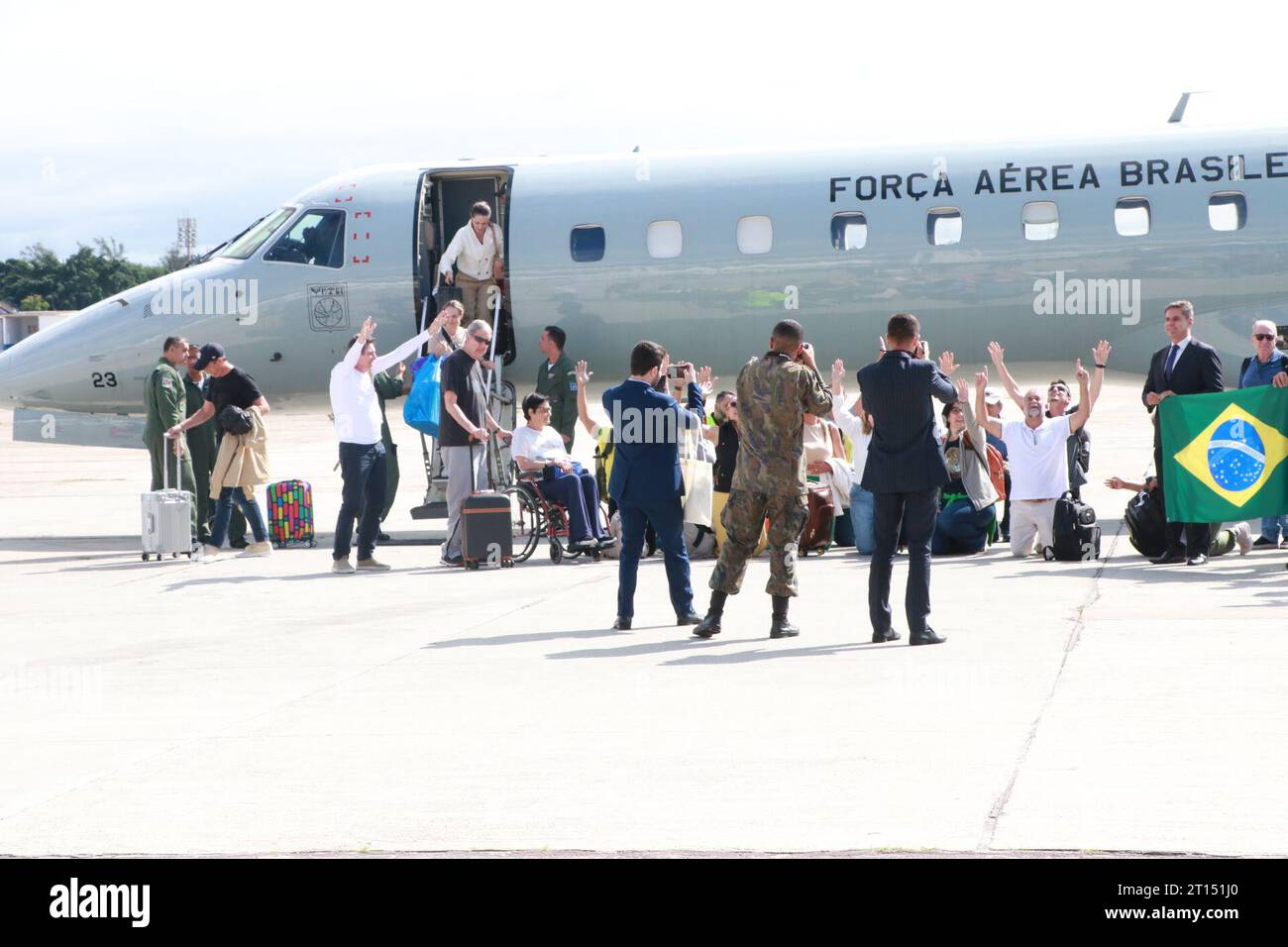 Rio de Janeiro, Rio de Janeiro, Brasil. 11th Oct, 2023. Rio de Janeiro (RJ), 10/11/2023 - ARRIVAL/BRAZILIANS/REPATRIATES/WAR/ISRAEL/GALEAO/RJ - The first KC-30 aircraft, from the Brazilian Air Force (FAB), carrying 211 repatriates from Israel, lands at the Brasilia Air Base (BABR), at 4am this Wednesday (11/10). The mission is part of the Federal Government's Operation Returning in Peace, which works to remove Brazilians from the area of conflict between Israel and Palestine. Passengers bound for Rio de Janeiro (RJ) are transported on two FAB aircraft, a KC-390 Millennium and C-99, to the CA Stock Photo