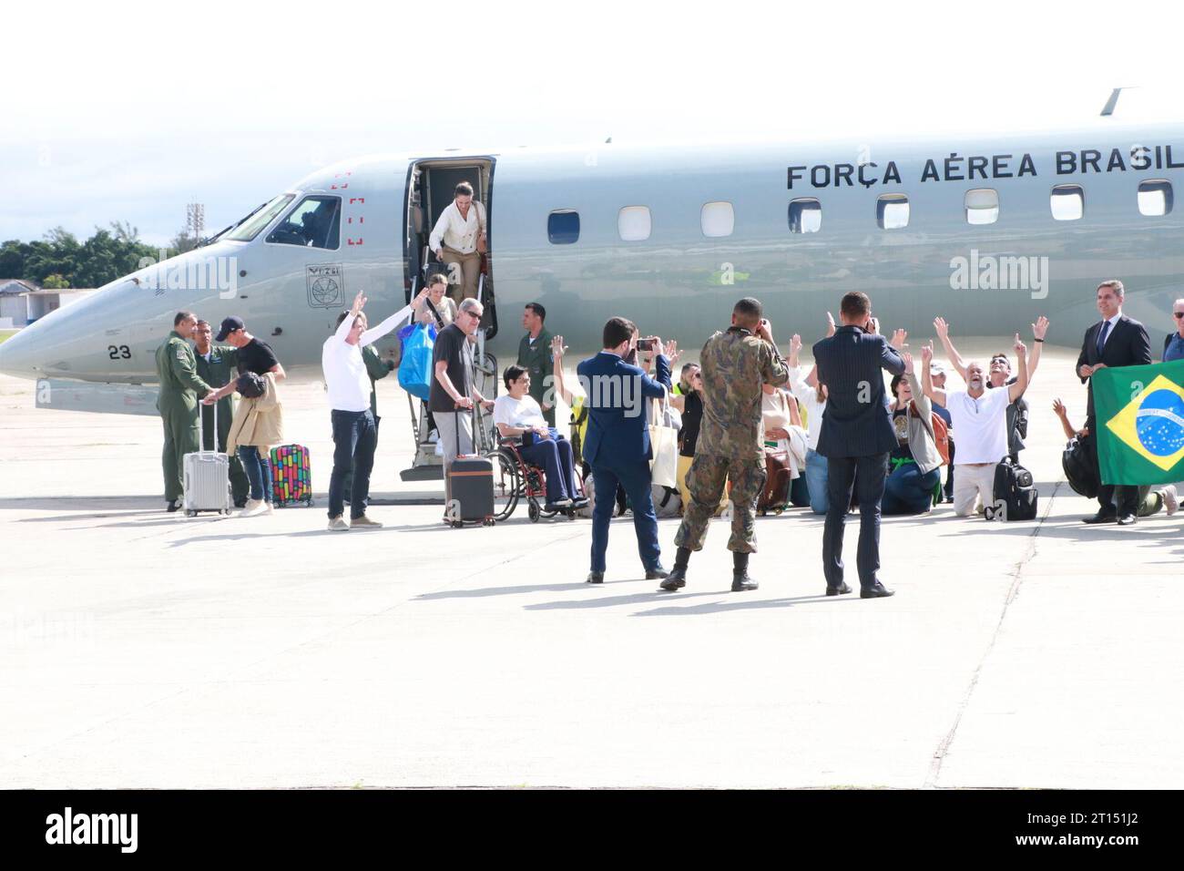 Rio de Janeiro, Rio de Janeiro, Brasil. 11th Oct, 2023. Rio de Janeiro (RJ), 10/11/2023 - ARRIVAL/BRAZILIANS/REPATRIATES/WAR/ISRAEL/GALEAO/RJ - The first KC-30 aircraft, from the Brazilian Air Force (FAB), carrying 211 repatriates from Israel, lands at the Brasilia Air Base (BABR), at 4am this Wednesday (11/10). The mission is part of the Federal Government's Operation Returning in Peace, which works to remove Brazilians from the area of conflict between Israel and Palestine. Passengers bound for Rio de Janeiro (RJ) are transported on two FAB aircraft, a KC-390 Millennium and C-99, to the CA Stock Photo