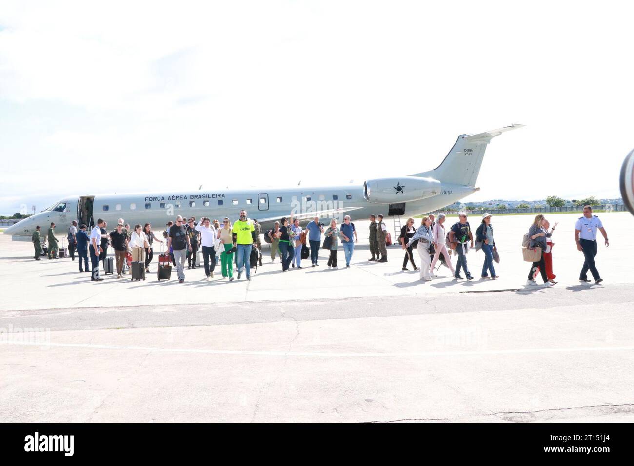 Rio de Janeiro, Rio de Janeiro, Brasil. 11th Oct, 2023. Rio de Janeiro (RJ), 10/11/2023 - ARRIVAL/BRAZILIANS/REPATRIATES/WAR/ISRAEL/GALEAO/RJ - The first KC-30 aircraft, from the Brazilian Air Force (FAB), carrying 211 repatriates from Israel, lands at the Brasilia Air Base (BABR), at 4am this Wednesday (11/10). The mission is part of the Federal Government's Operation Returning in Peace, which works to remove Brazilians from the area of conflict between Israel and Palestine. Passengers bound for Rio de Janeiro (RJ) are transported on two FAB aircraft, a KC-390 Millennium and C-99, to the CA Stock Photo