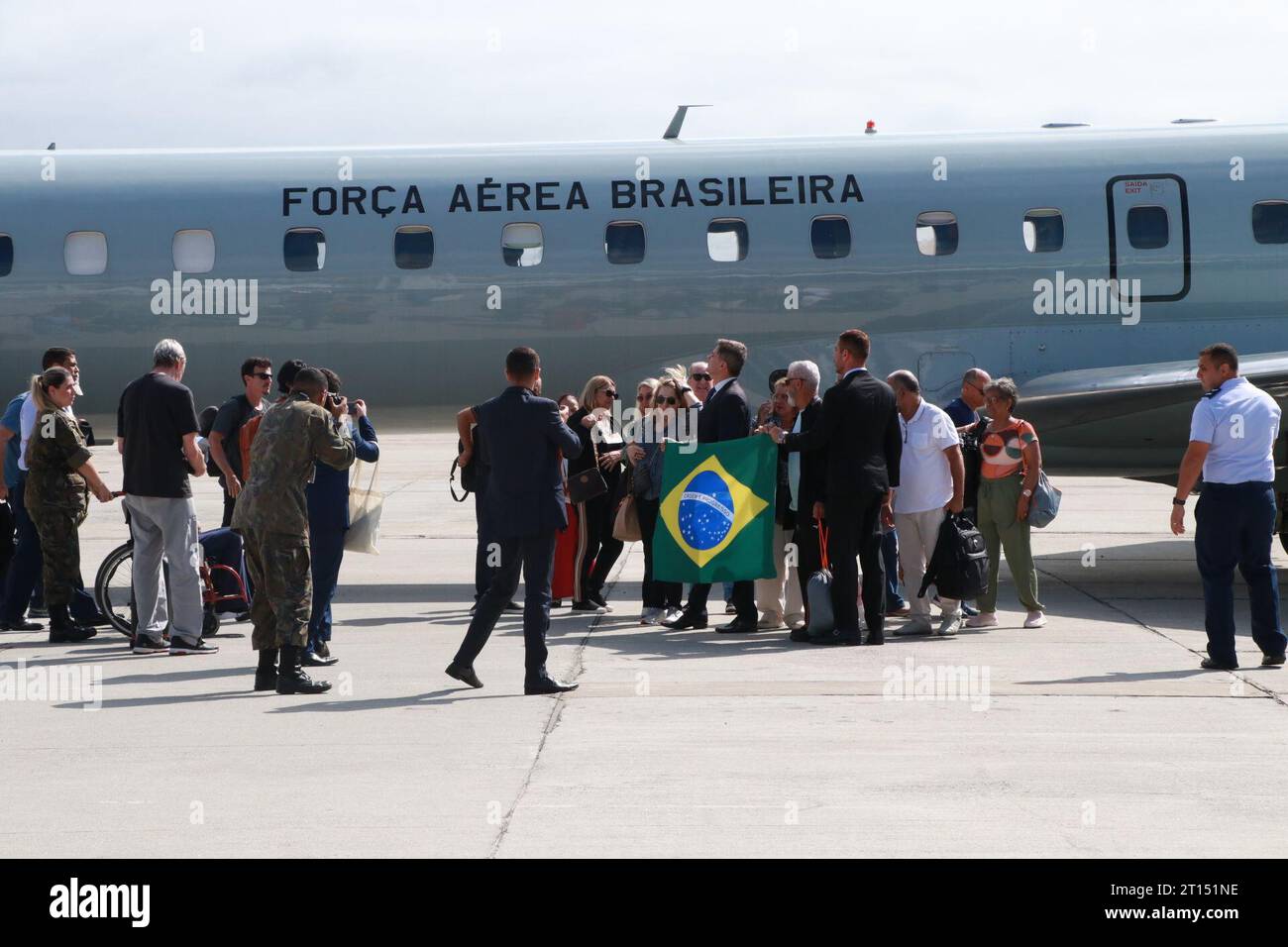 Rio de Janeiro, Rio de Janeiro, Brasil. 11th Oct, 2023. Rio de Janeiro (RJ), 10/11/2023 - ARRIVAL/BRAZILIANS/REPATRIATES/WAR/ISRAEL/GALEAO/RJ - The first KC-30 aircraft, from the Brazilian Air Force (FAB), carrying 211 repatriates from Israel, lands at the Brasilia Air Base (BABR), at 4am this Wednesday (11/10). The mission is part of the Federal Government's Operation Returning in Peace, which works to remove Brazilians from the area of conflict between Israel and Palestine. Passengers bound for Rio de Janeiro (RJ) are transported on two FAB aircraft, a KC-390 Millennium and C-99, to the CA Stock Photo