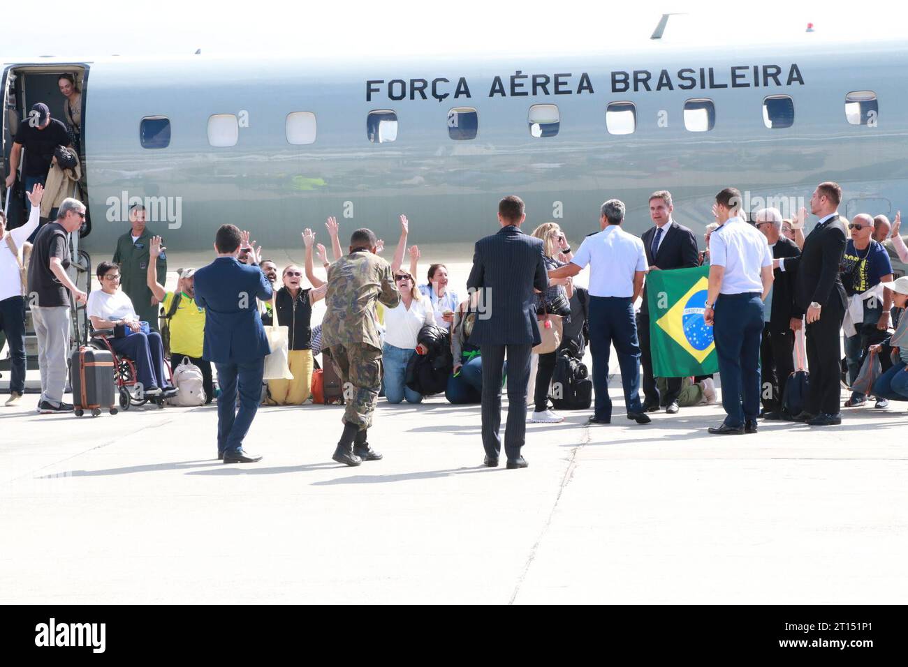 Rio de Janeiro, Rio de Janeiro, Brasil. 11th Oct, 2023. Rio de Janeiro (RJ), 10/11/2023 - ARRIVAL/BRAZILIANS/REPATRIATES/WAR/ISRAEL/GALEAO/RJ - The first KC-30 aircraft, from the Brazilian Air Force (FAB), carrying 211 repatriates from Israel, lands at the Brasilia Air Base (BABR), at 4am this Wednesday (11/10). The mission is part of the Federal Government's Operation Returning in Peace, which works to remove Brazilians from the area of conflict between Israel and Palestine. Passengers bound for Rio de Janeiro (RJ) are transported on two FAB aircraft, a KC-390 Millennium and C-99, to the CA Stock Photo