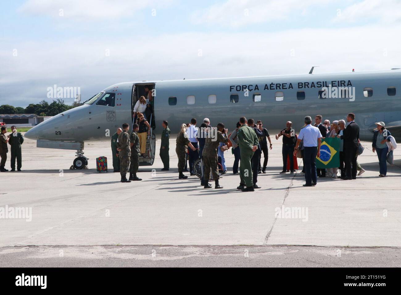 Rio de Janeiro, Rio de Janeiro, Brasil. 11th Oct, 2023. Rio de Janeiro (RJ), 10/11/2023 - ARRIVAL/BRAZILIANS/REPATRIATES/WAR/ISRAEL/GALEAO/RJ - The first KC-30 aircraft, from the Brazilian Air Force (FAB), carrying 211 repatriates from Israel, lands at the Brasilia Air Base (BABR), at 4am this Wednesday (11/10). The mission is part of the Federal Government's Operation Returning in Peace, which works to remove Brazilians from the area of conflict between Israel and Palestine. Passengers bound for Rio de Janeiro (RJ) are transported on two FAB aircraft, a KC-390 Millennium and C-99, to the CA Stock Photo