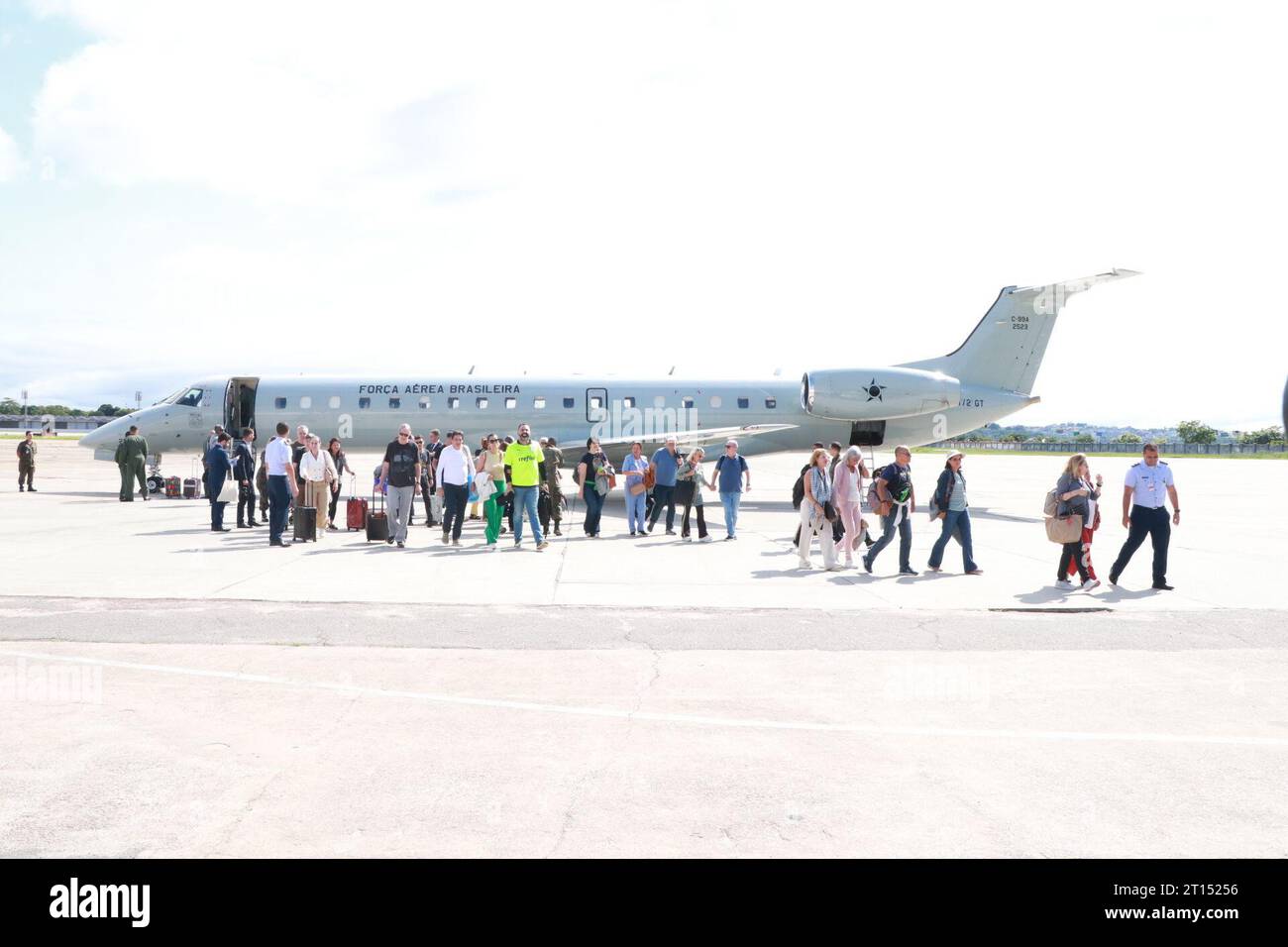 Rio de Janeiro, Rio de Janeiro, Brasil. 11th Oct, 2023. Rio de Janeiro (RJ), 10/11/2023 - ARRIVAL/BRAZILIANS/REPATRIATES/WAR/ISRAEL/GALEAO/RJ - The first KC-30 aircraft, from the Brazilian Air Force (FAB), carrying 211 repatriates from Israel, lands at the Brasilia Air Base (BABR), at 4am this Wednesday (11/10). The mission is part of the Federal Government's Operation Returning in Peace, which works to remove Brazilians from the area of conflict between Israel and Palestine. Passengers bound for Rio de Janeiro (RJ) are transported on two FAB aircraft, a KC-390 Millennium and C-99, to the CA Stock Photo