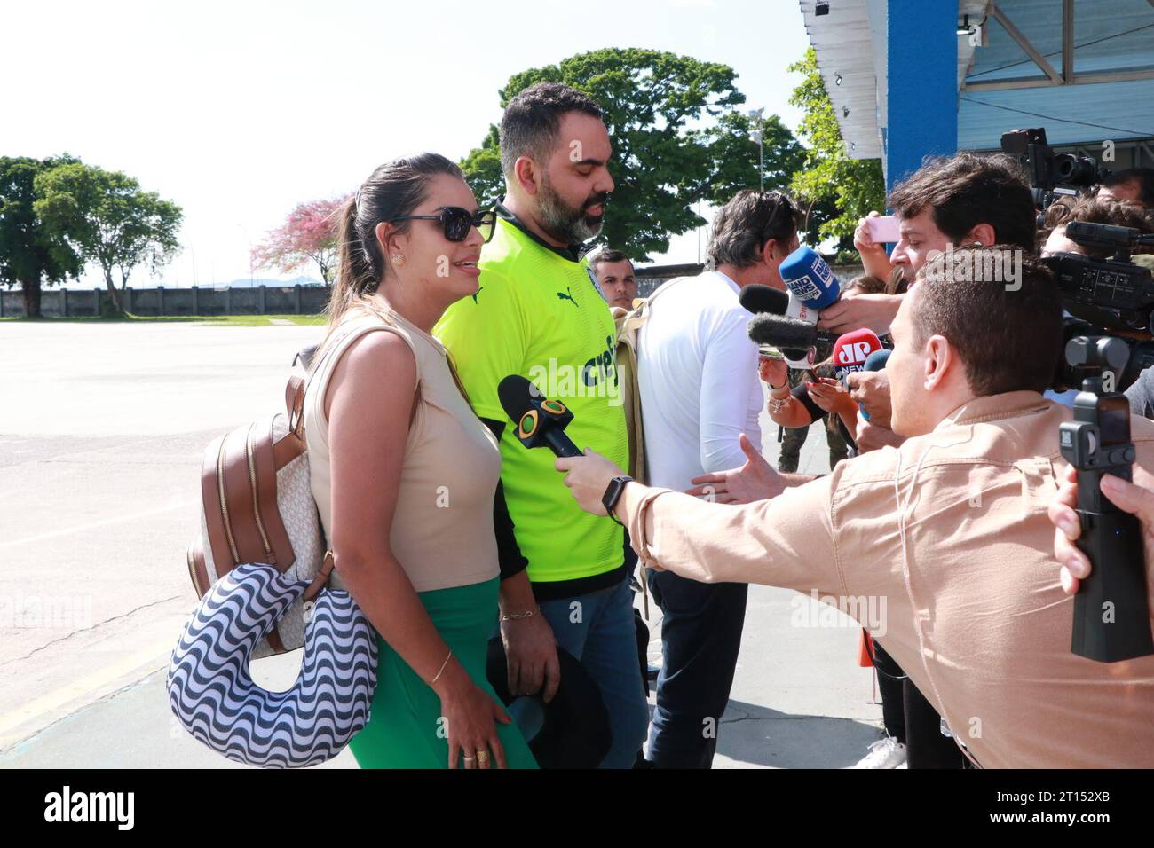 Rio de Janeiro, Rio de Janeiro, Brasil. 11th Oct, 2023. Rio de Janeiro (RJ), 10/11/2023 - ARRIVAL/BRAZILIANS/REPATRIATES/WAR/ISRAEL/GALEAO/RJ - The first KC-30 aircraft, from the Brazilian Air Force (FAB), carrying 211 repatriates from Israel, lands at the Brasilia Air Base (BABR), at 4am this Wednesday (11/10). The mission is part of the Federal Government's Operation Returning in Peace, which works to remove Brazilians from the area of conflict between Israel and Palestine. Passengers bound for Rio de Janeiro (RJ) are transported on two FAB aircraft, a KC-390 Millennium and C-99, to the CA Stock Photo