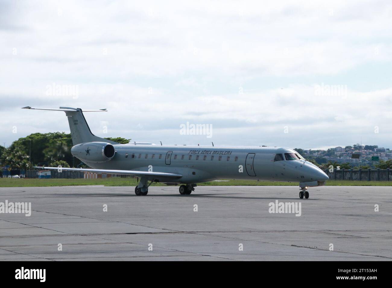 Rio de Janeiro, Rio de Janeiro, Brasil. 11th Oct, 2023. Rio de Janeiro (RJ), 10/11/2023 - ARRIVAL/BRAZILIANS/REPATRIATES/WAR/ISRAEL/GALEAO/RJ - The first KC-30 aircraft, from the Brazilian Air Force (FAB), carrying 211 repatriates from Israel, lands at the Brasilia Air Base (BABR), at 4am this Wednesday (11/10). The mission is part of the Federal Government's Operation Returning in Peace, which works to remove Brazilians from the area of conflict between Israel and Palestine. Passengers bound for Rio de Janeiro (RJ) are transported on two FAB aircraft, a KC-390 Millennium and C-99, to the CA Stock Photo