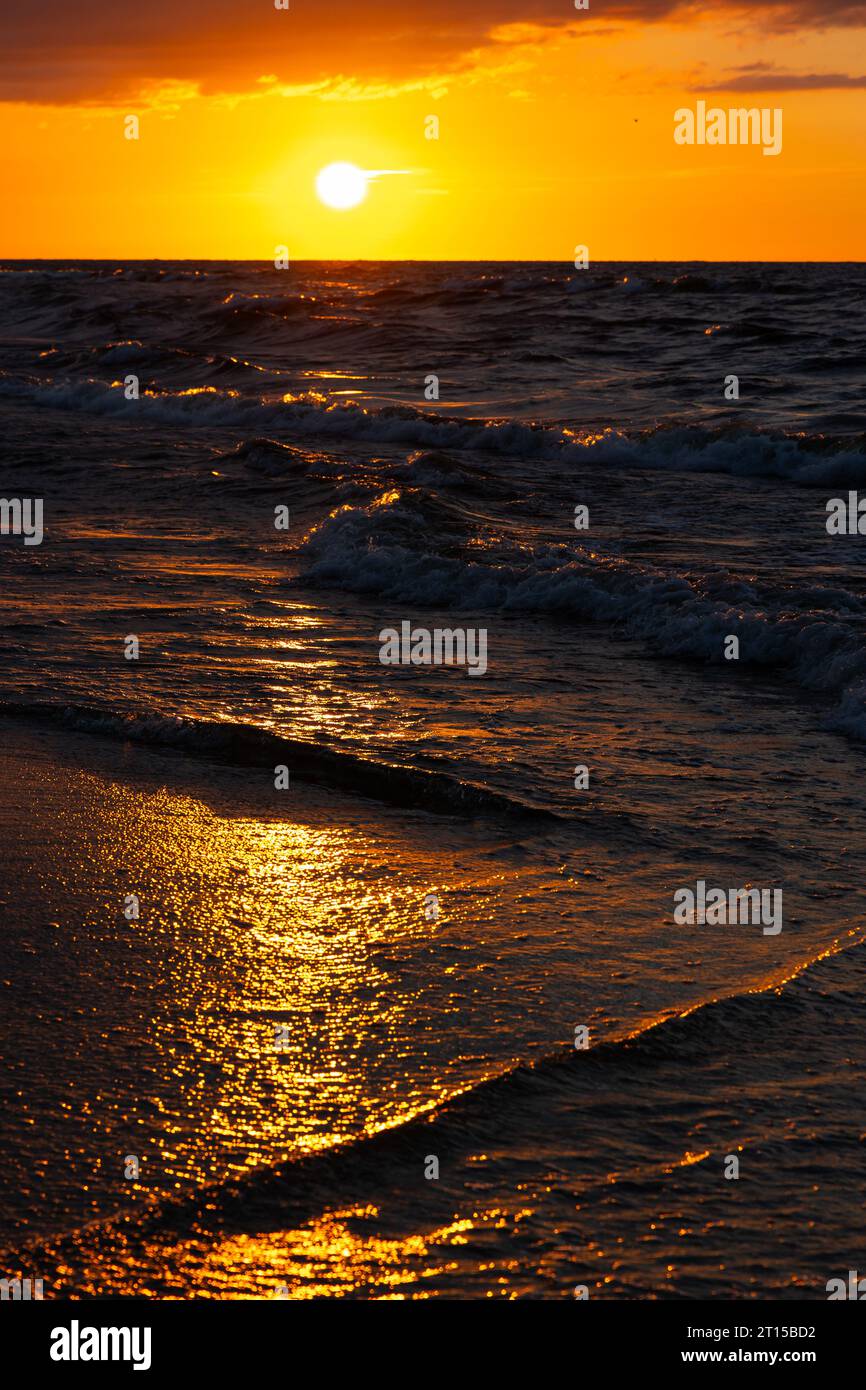 Calm static shot waves crashing hi-res stock photography and images - Alamy