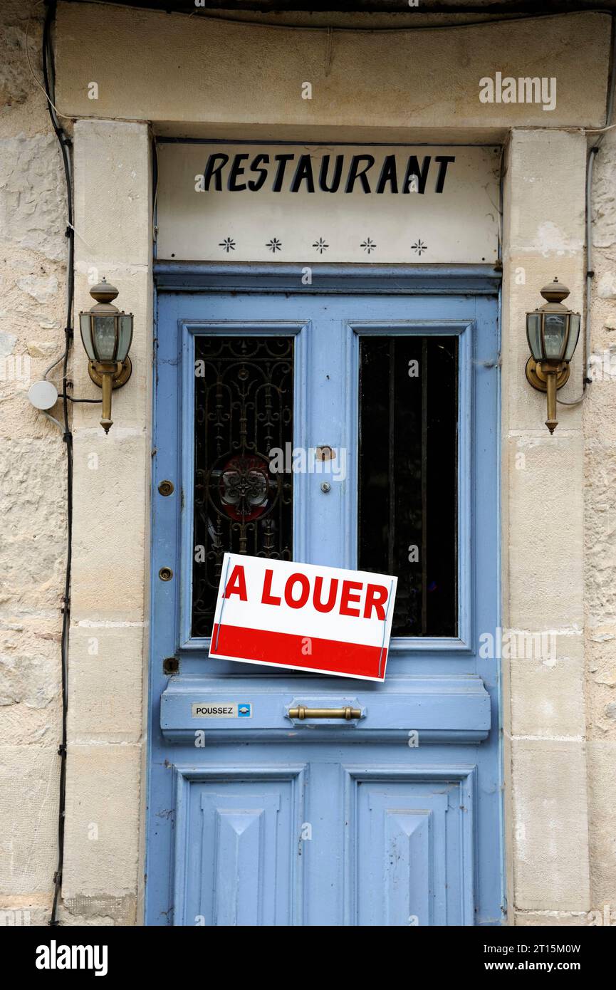 For rent sign ( in French language: a louer) above the entrance door of a  restaurant in the city center. Closed for bankruptcy due to economic crisis Stock Photo
