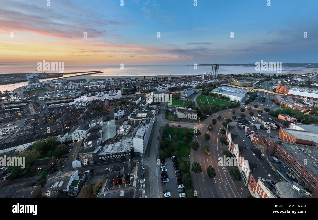 Editorial Swansea, UK - October 08, 2023: A beautiful sky at daybreak over the entrance to Swansea Bay and Swansea City, South Wales UK Stock Photo