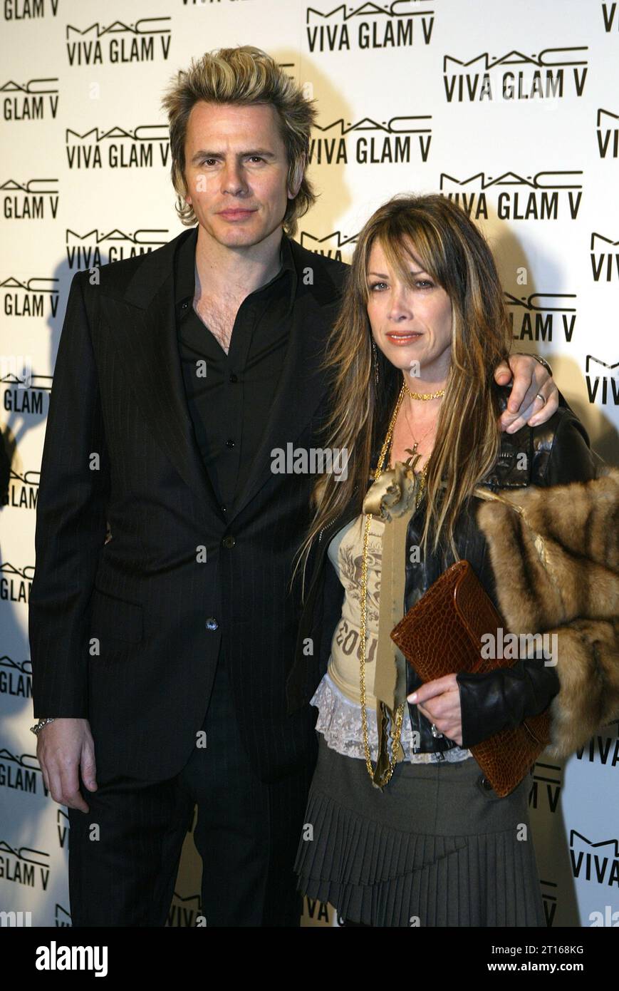John Taylor & wife Gela Nash-Taylor arriving at the MAC Viva Glam V Launch Dinner at the Hempel Hotel in London in 2004 Stock Photo