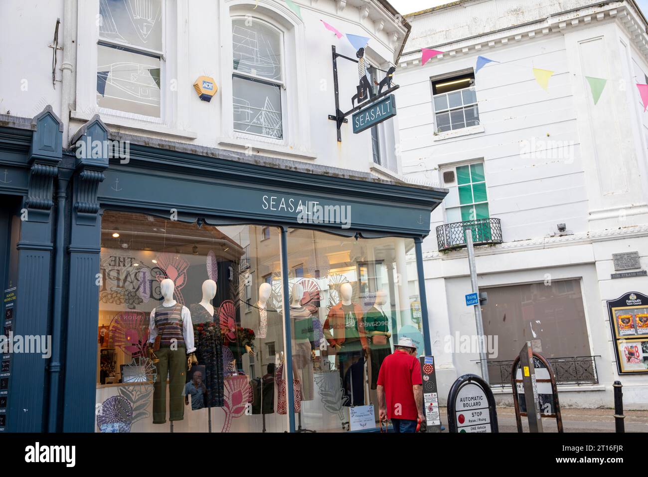 Clothes shop exterior hi-res stock photography and images - Page 43 - Alamy