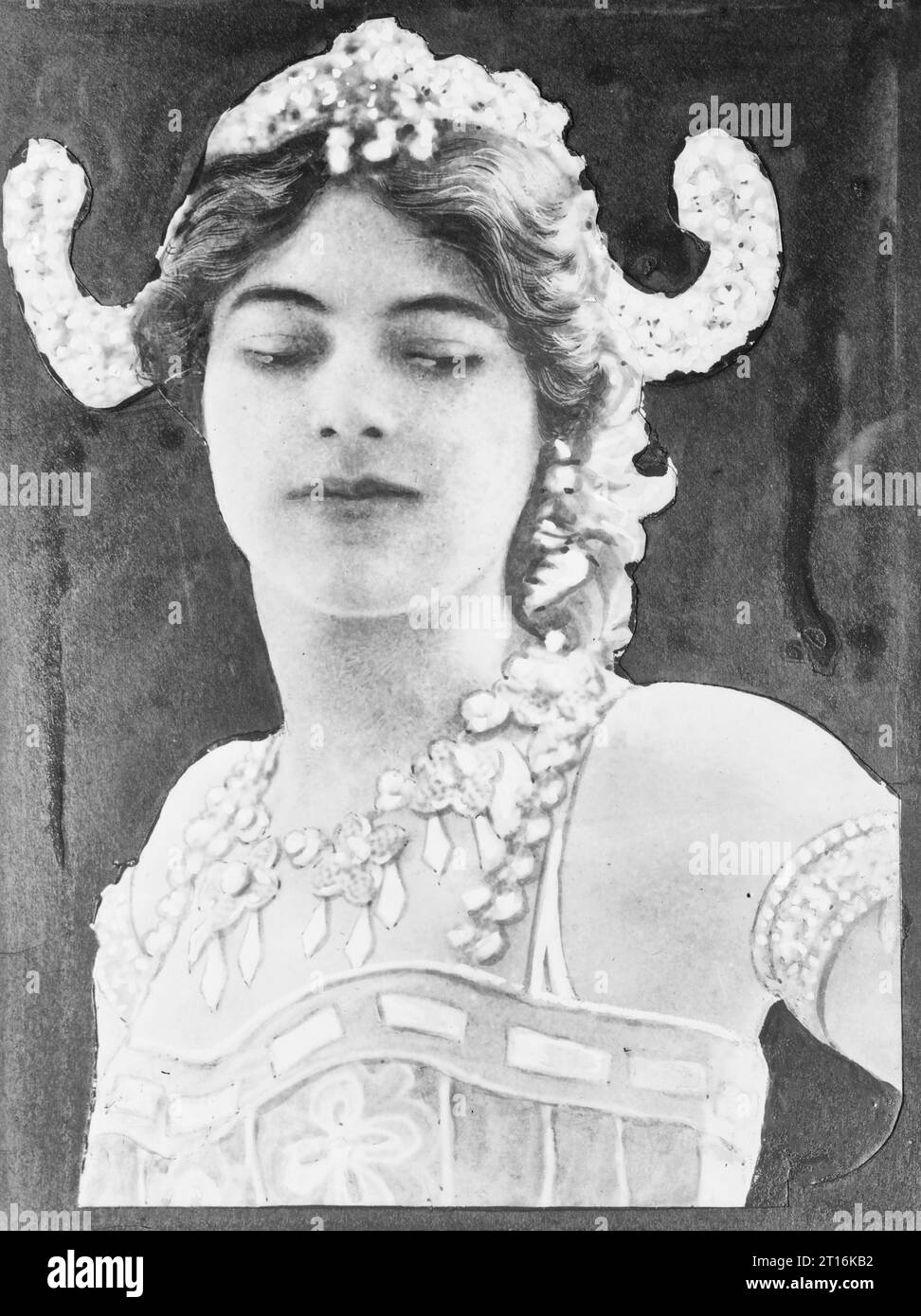 Mata Hari (Lady Macleod) - Photograph shows Margaretha Geertruida 'Margreet' MacLeod (1876-1917), known by the stage name Mata Hari, exotic dancer and courtesan who was convicted of being a spy during World War I Stock Photo