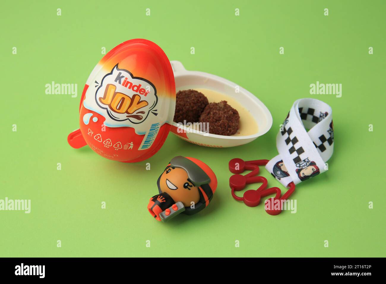 Kinder joy toys hi-res stock photography and images - Alamy