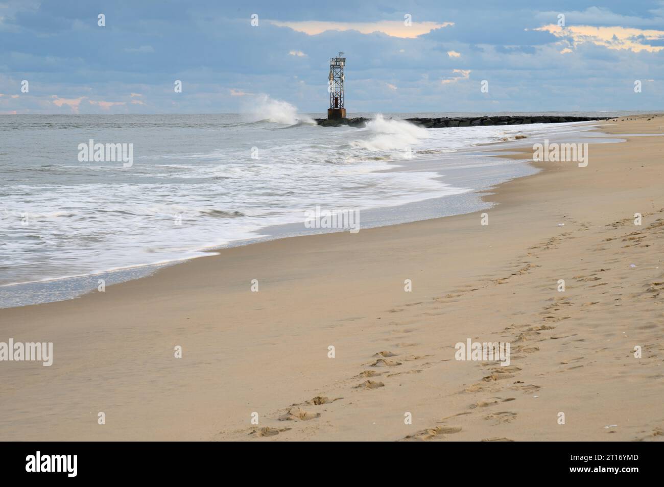 Ocean waves moving over sandy hi-res stock photography and images - Alamy