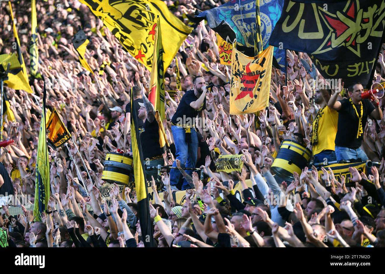 Bundesliga, Signal Iduna Park Dortmund: Borussia Dortmund vs FC Union Berlin; BVB supporters Stock Photo