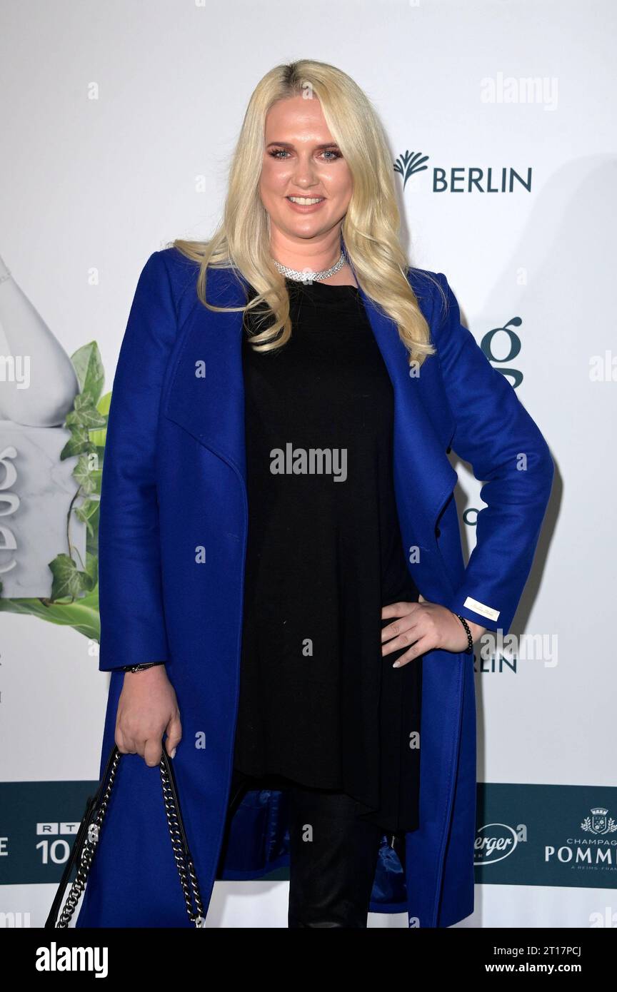 Sarah Knappik bei der Weltpremiere der Falling In Love Grand Show 2023