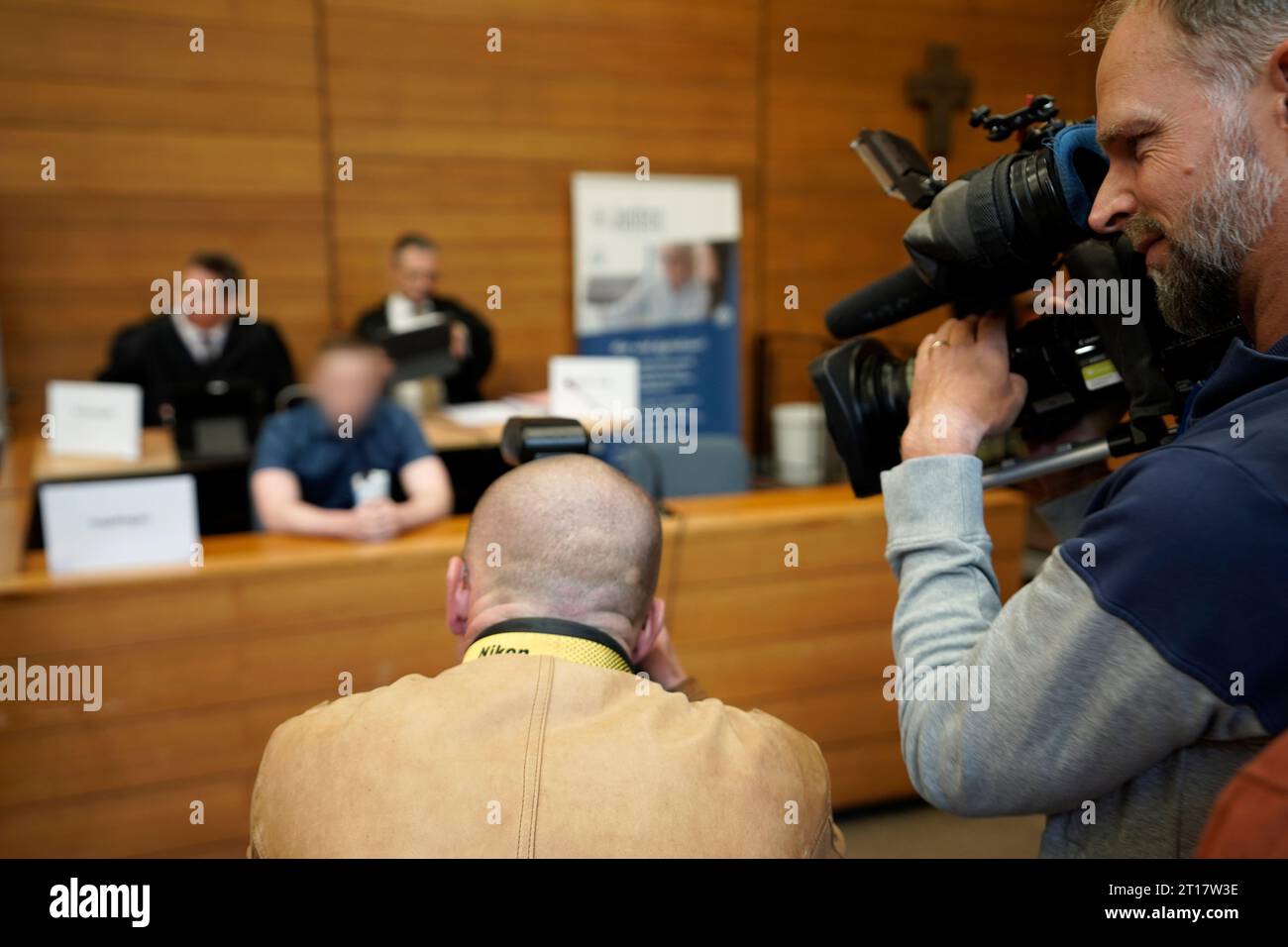 Traunstein, Germany. 12th Oct, 2023. Media representatives film the ...