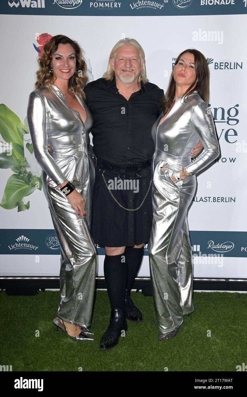 Rosangela ter Smitten, Frank Kessler und Doreen Kessler bei der Weltpremiere der Falling In Love Grand Show 2023 im Friedrichstadt-Palast. Berlin, 11.10.2023 *** Rosangela ter Smitten, Frank Kessler and Doreen Kessler at the world premiere of the Falling In Love Grand Show 2023 at the Friedrichstadt Palast Berlin, 11 10 2023 Foto:xF.xKernx/xFuturexImagex falling 3145 Credit: Imago/Alamy Live News Stock Photo