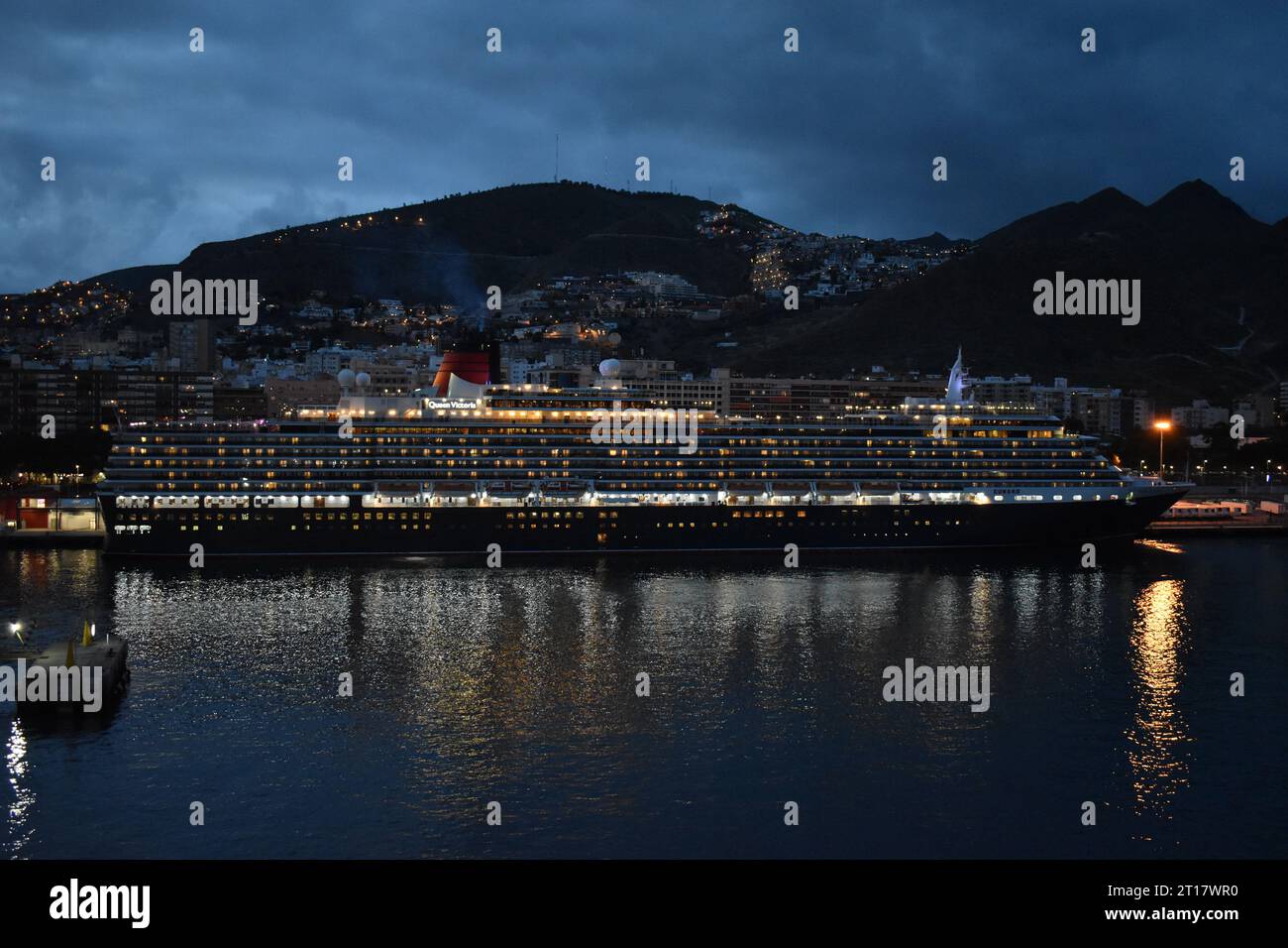 Cruise ship at night in harbour Stock Photo - Alamy