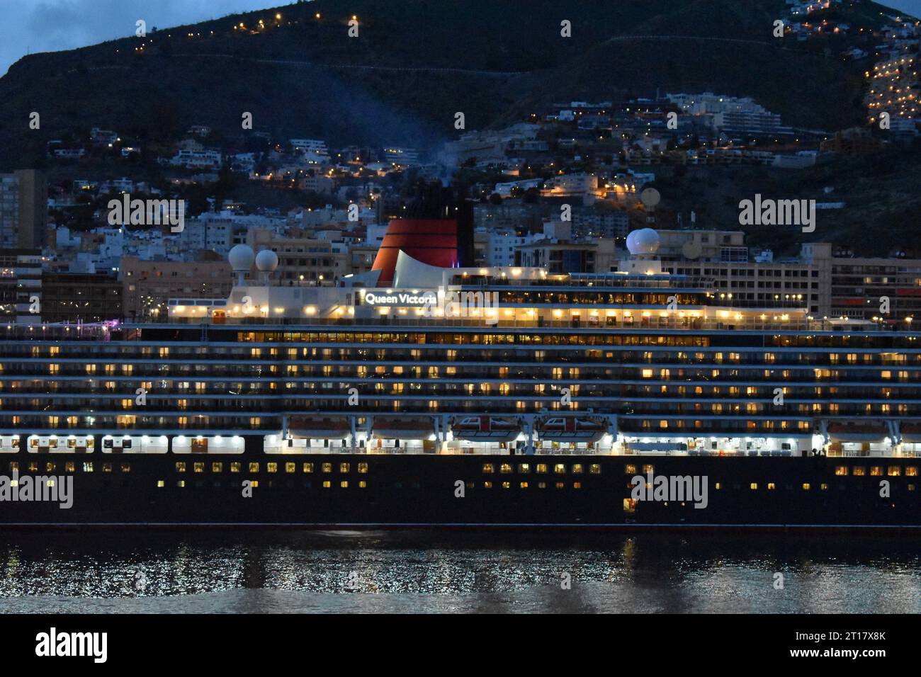 Cruise ship at night in harbour Stock Photo - Alamy