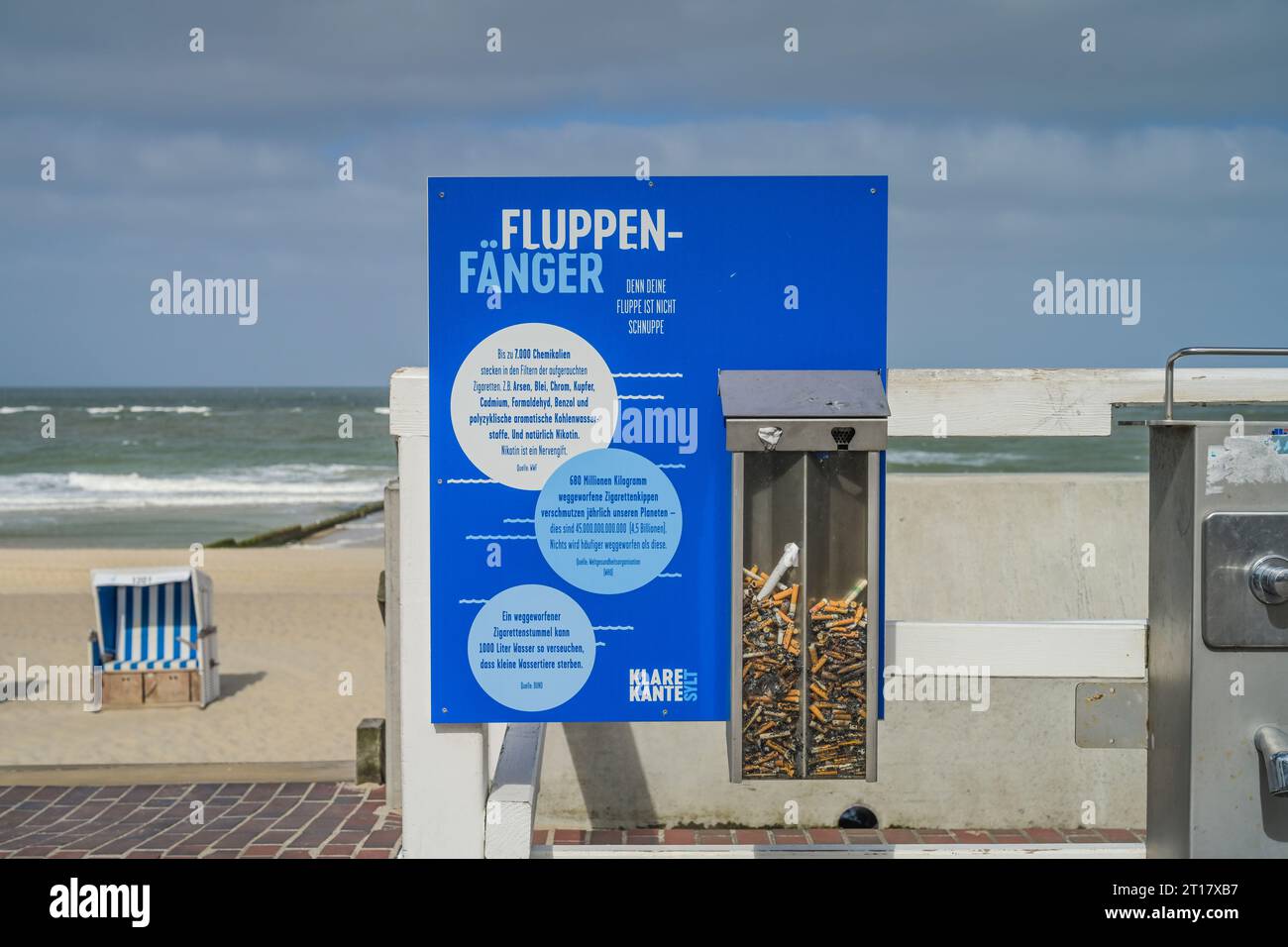 Fluppenfänger, Zigaretten, Kippen, Aschenbecher, Strandpromenade, Westerland, Sylt, Schleswig-Holstein, Deutschland Stock Photo