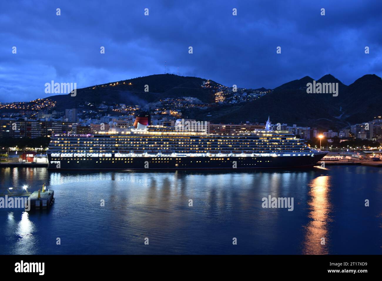 Cruise ship at night in harbour Stock Photo - Alamy