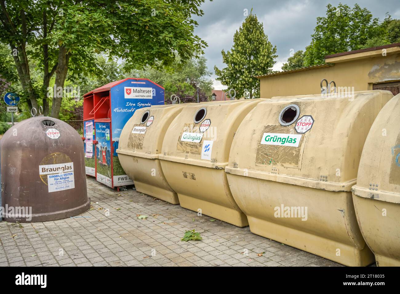 Altglascontainer, Burg im Spreewald, Brandenburg, Deutschland Stock Photo