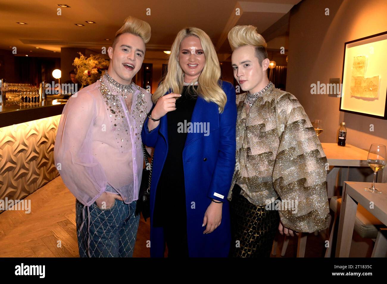 Sarah Knappik mit John Paul Henry Daniel Richard Grimes und Edward