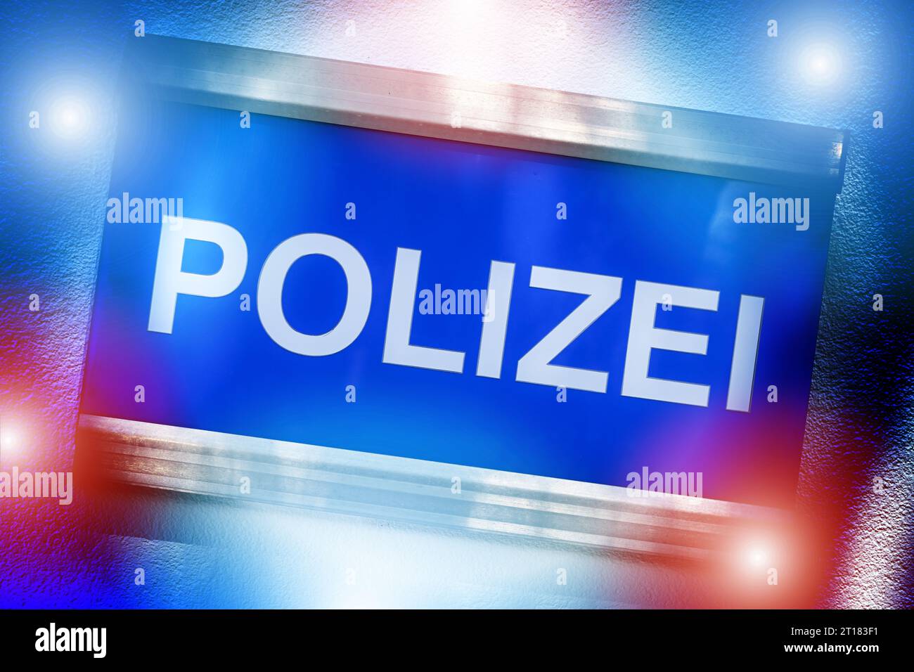 FOTOMONTAGE, Polizei-Schild mit Blaulicht Stock Photo