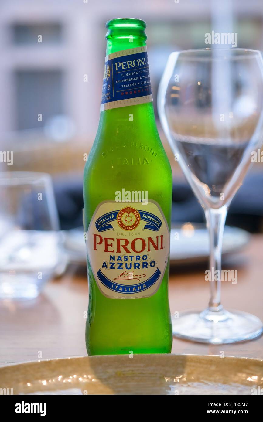 https://c8.alamy.com/comp/2T185M7/bottle-of-a-cold-peroni-nastro-azzurro-beer-in-a-restaurant-table-2T185M7.jpg