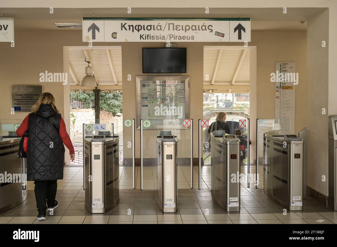 Automatisches Fahrkartenkontrolle, Metro, Station Monastirion, Athen, Griechenland Stock Photo