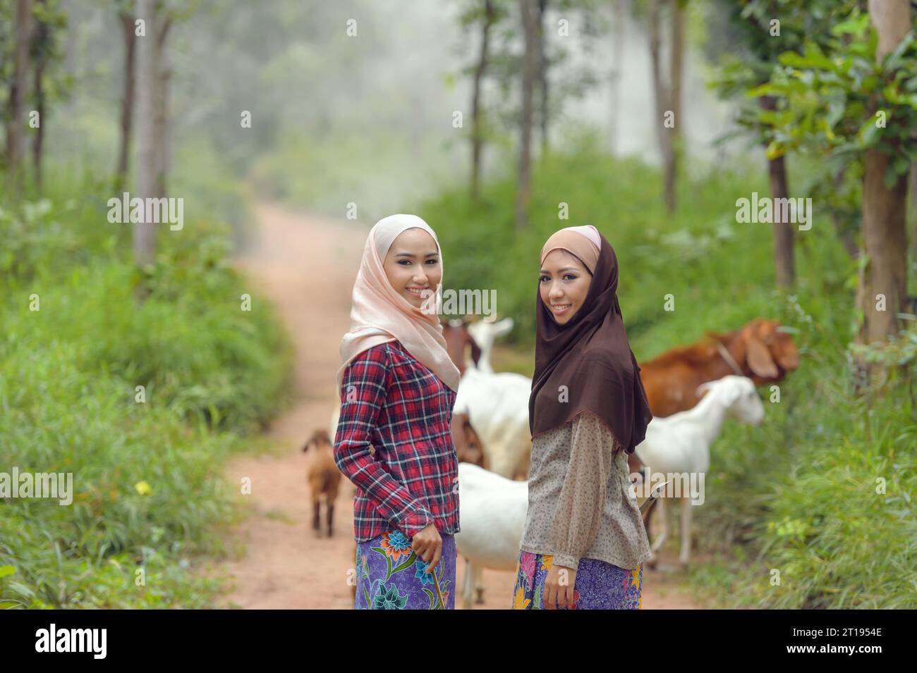Smiling asian women hi-res stock photography and images - Alamy
