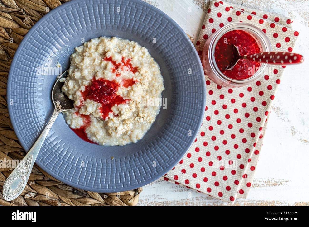 Overhead view of a bowl of oatmeal with raspberry jam Stock Photo