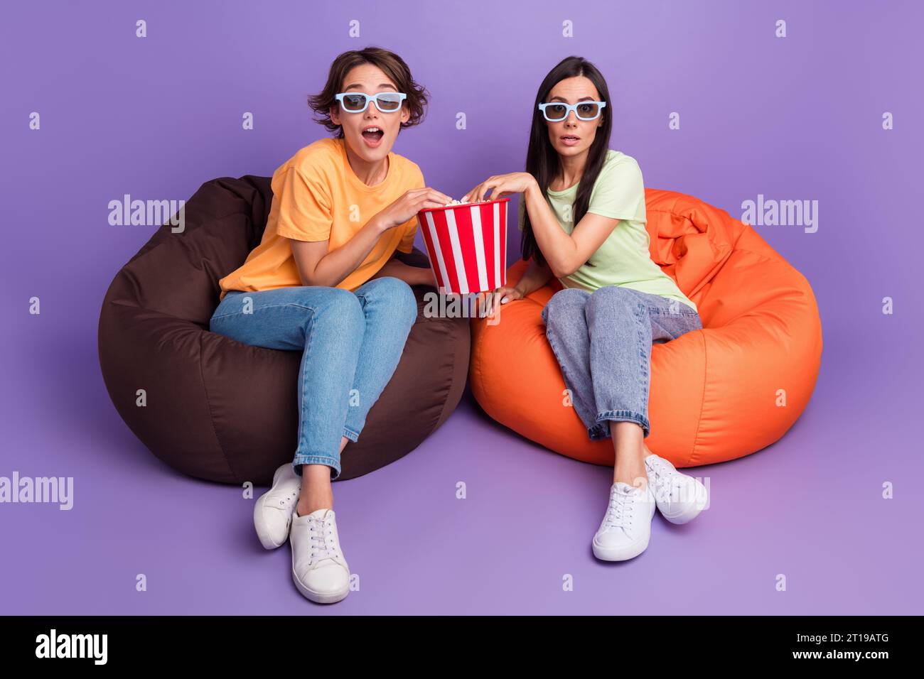 Young family on bean bags hi res stock photography and images Alamy