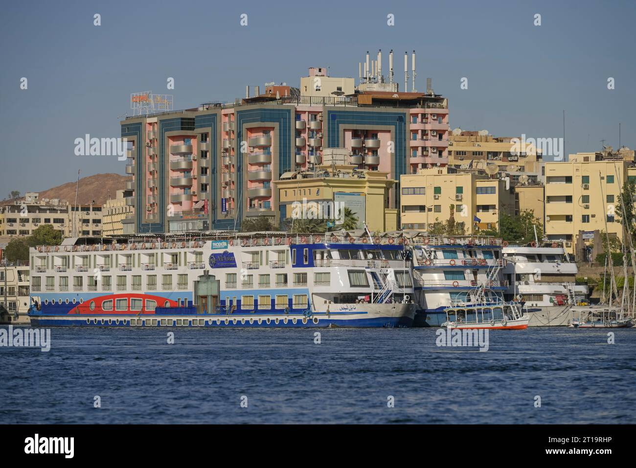 Kreuzfahrtschiffe am Kai, Assuan, Ägypten Stock Photo