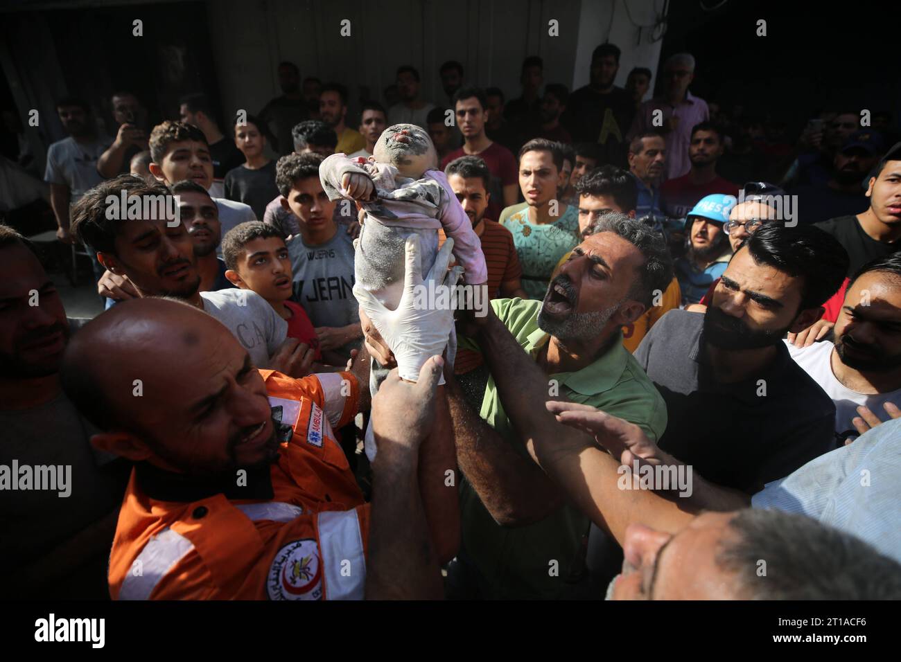 Palestinians holds the dead body of a baby killed in the attack on Al-Shati refugee camp as search and rescue operations continue in Gaza Palestinians holds the dead body of a baby killed in the attack on Al-Shati refugee camp as search and rescue operations continue in Gaza City on October 12, 2023. Photo by Majdi Fathi apaimages Gaza city Gaza Strip Palestinian Territory 121023 Gaza MF 2 007 Copyright: xapaimagesxMajdixFathixxapaimagesx Credit: Imago/Alamy Live News Stock Photo