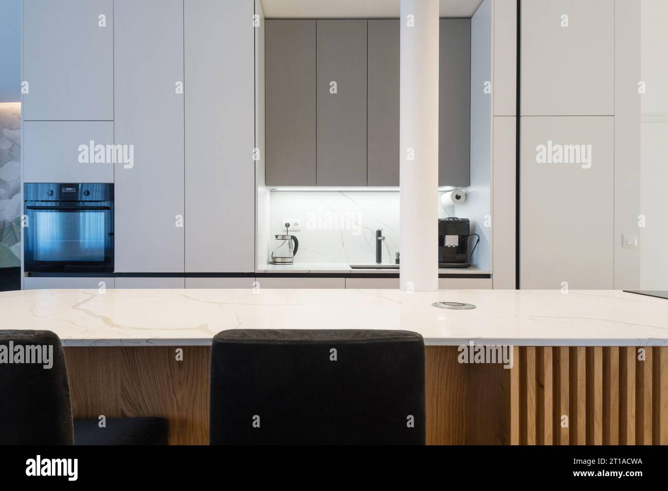 Modern kitchen with built in appliances Stock Photo - Alamy