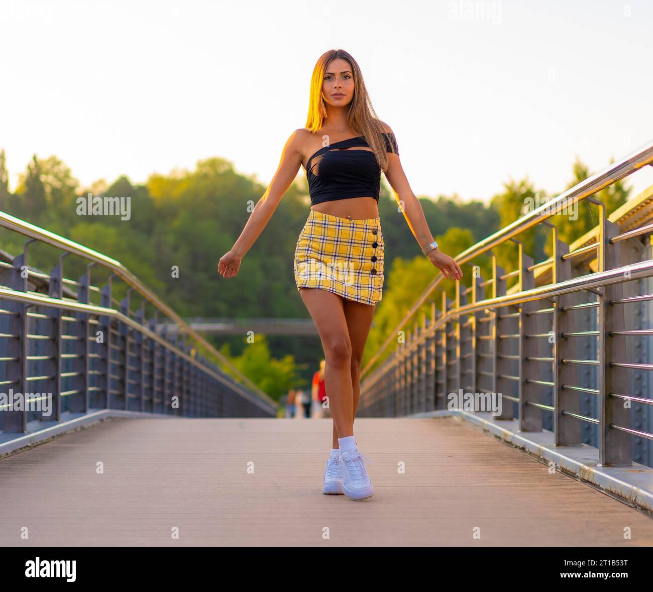 Woman in tight skirt walking hi-res stock photography and images - Alamy
