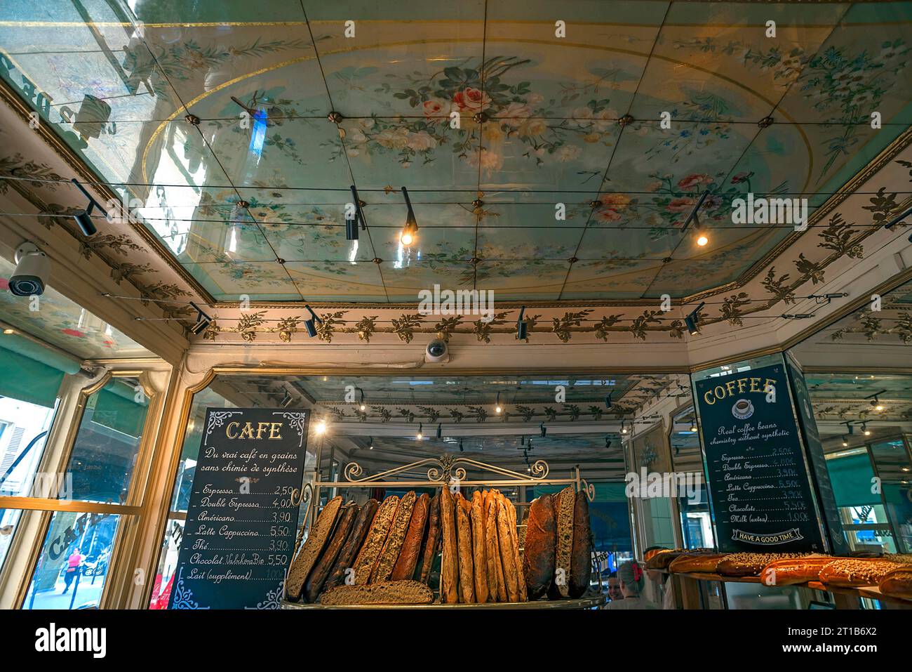 Historic bakery from 1875 with painted ceiling, Boulangerie La traditionnel, 34 Rue Yves Toudic, Paris, France Stock Photo