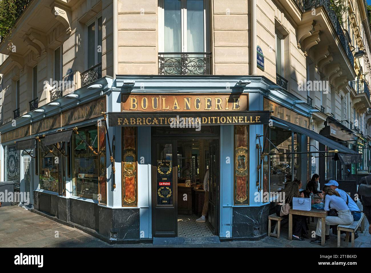 Historic bakery from 1875, Boulangerie La traditionnel, 34 Rue Yves Toudic, Paris, France Stock Photo