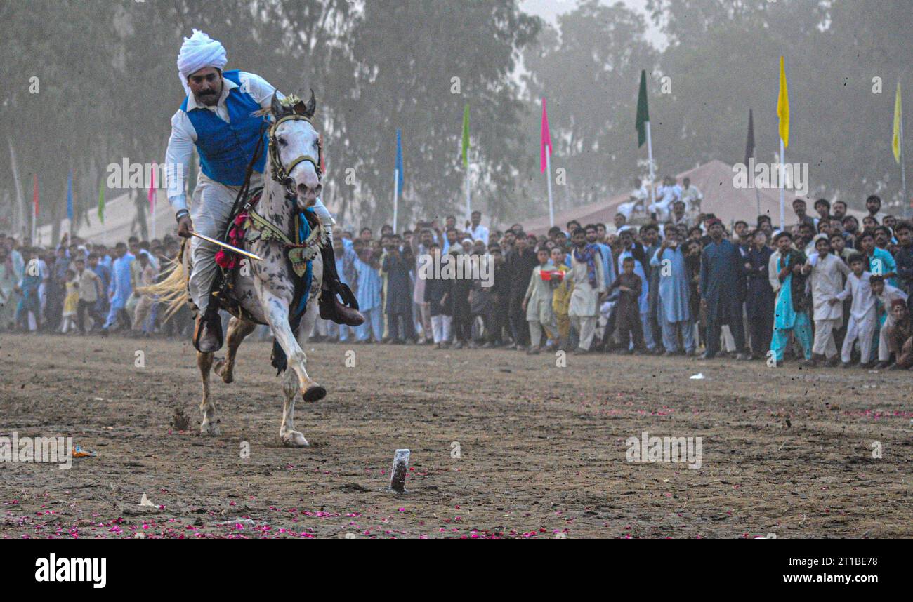 Islamabad, Pakistan. 12th Oct, 2023. Pakistani horsemen charge on a ...