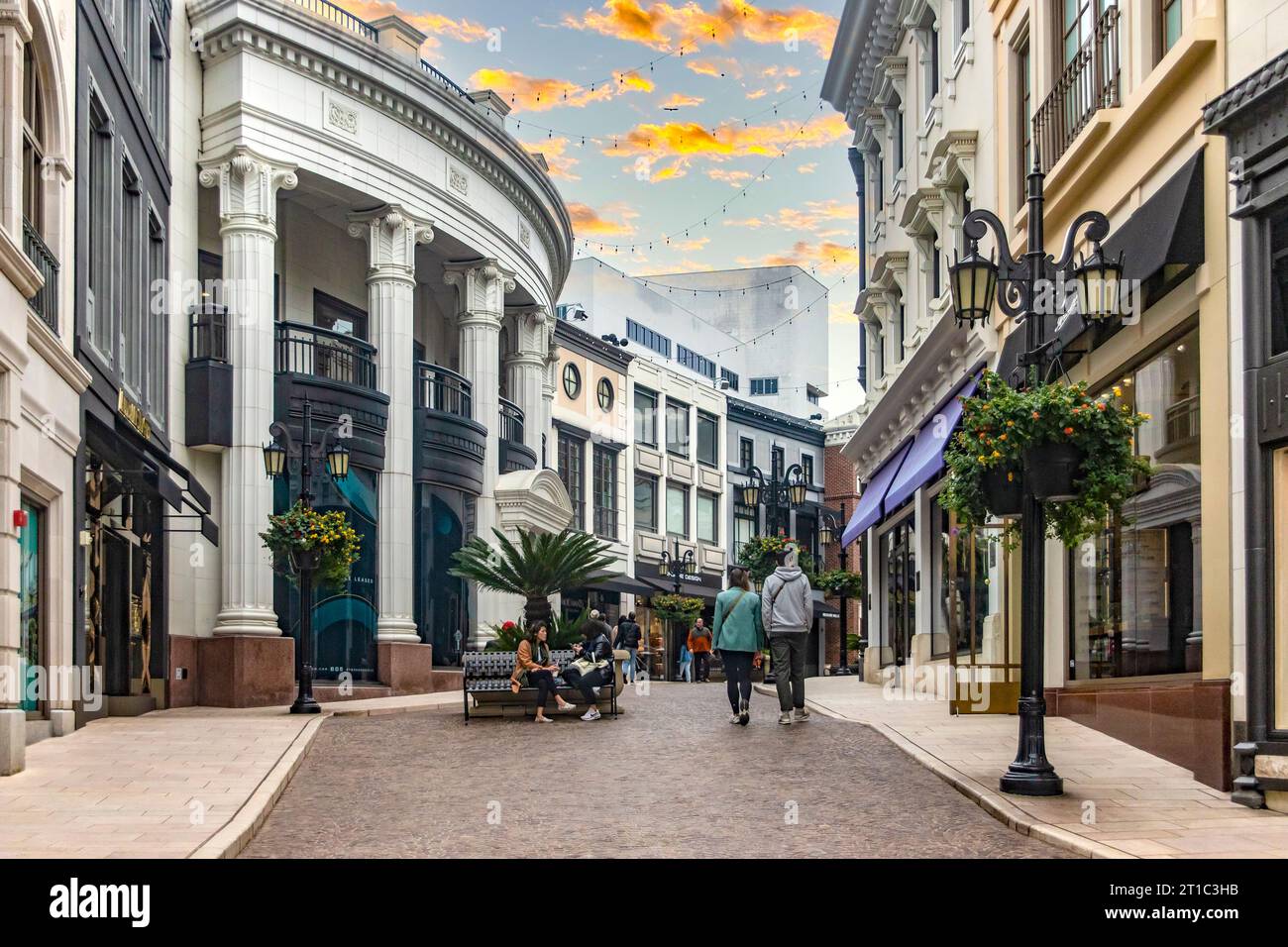 Rodeo drive stores hi-res stock photography and images - Alamy
