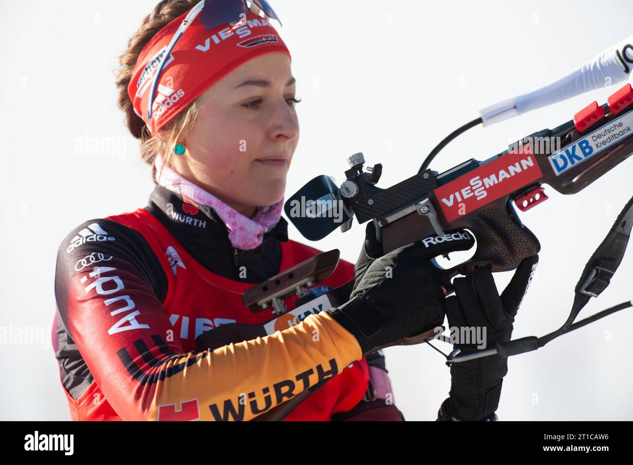 KUMMER Luise Geste Biathlon Welt Cup 7,5 KM Sprint der Frauen in Hochfilzen, Oesterreich am 12.12.2014 Stock Photo