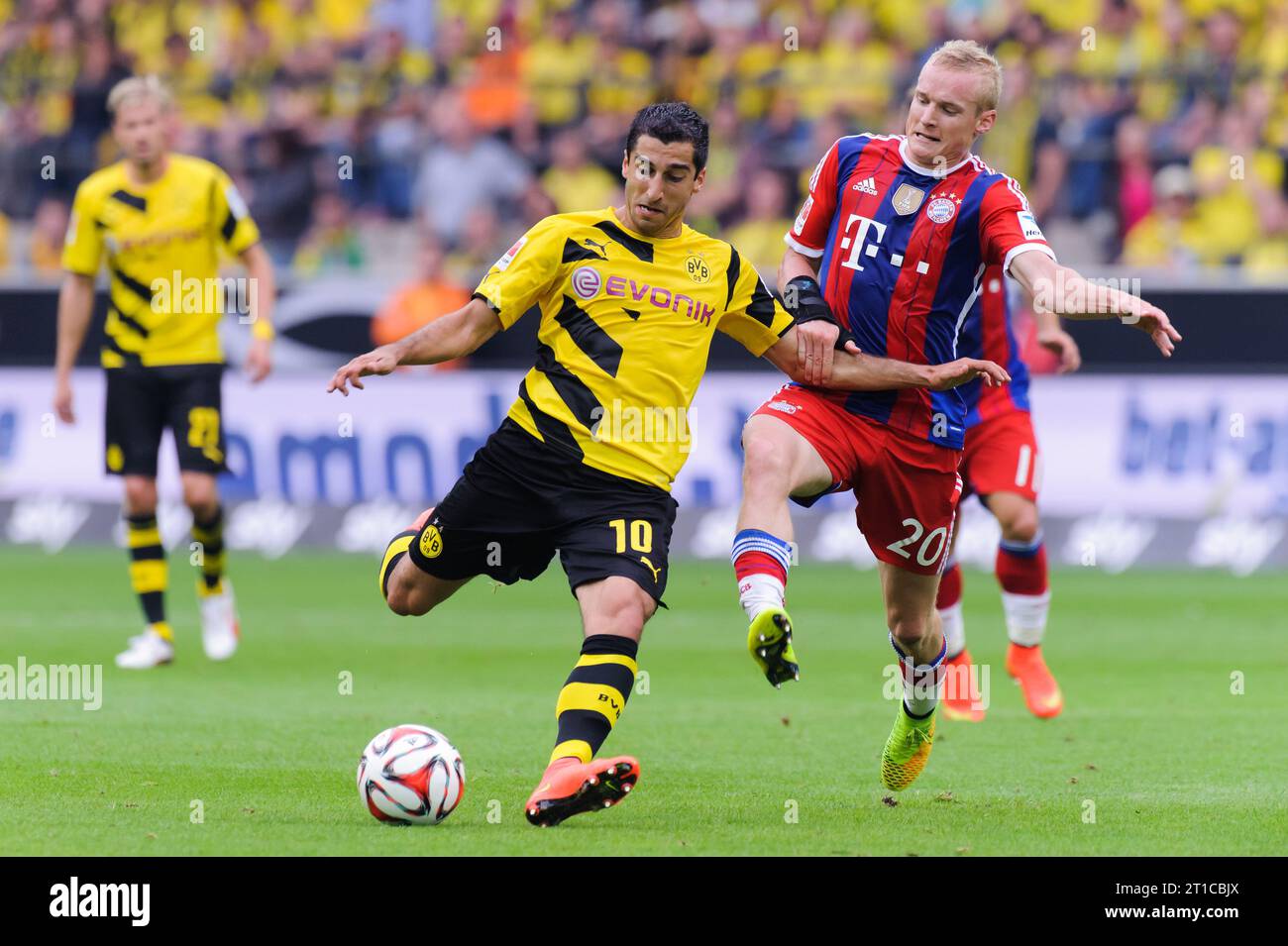 Sebastian Rode Henrikh Mkhitaryan (10 - Borussia Dortmund) und Sebastian Rode (20 - FC ...