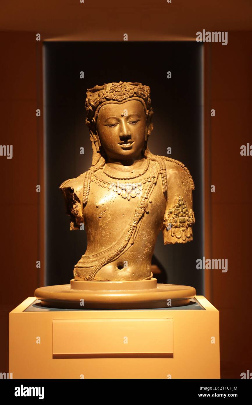 antique bronze bust of Avalokiteshvara from 9th Century, possibly of