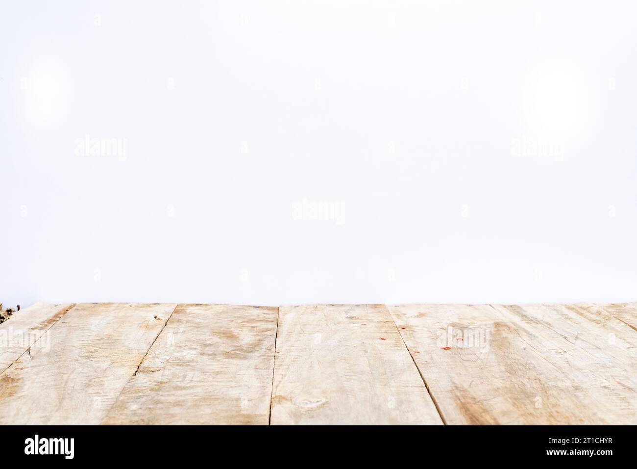 Empty white wall wooden floor hi-res stock photography and images - Alamy