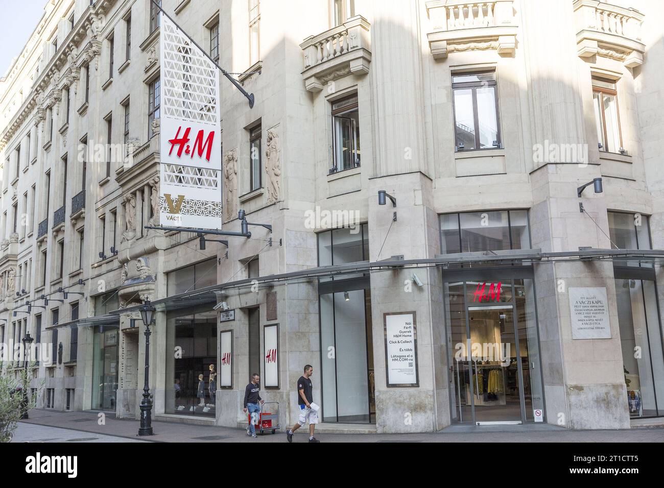 H M store in Budapest Stock Photo Alamy